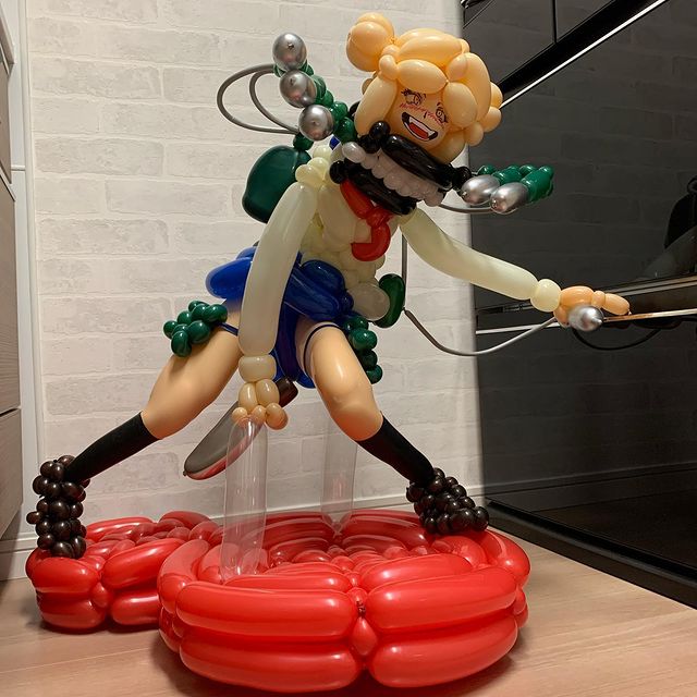 Himiko Toga ;artista japones crea figuras con globos