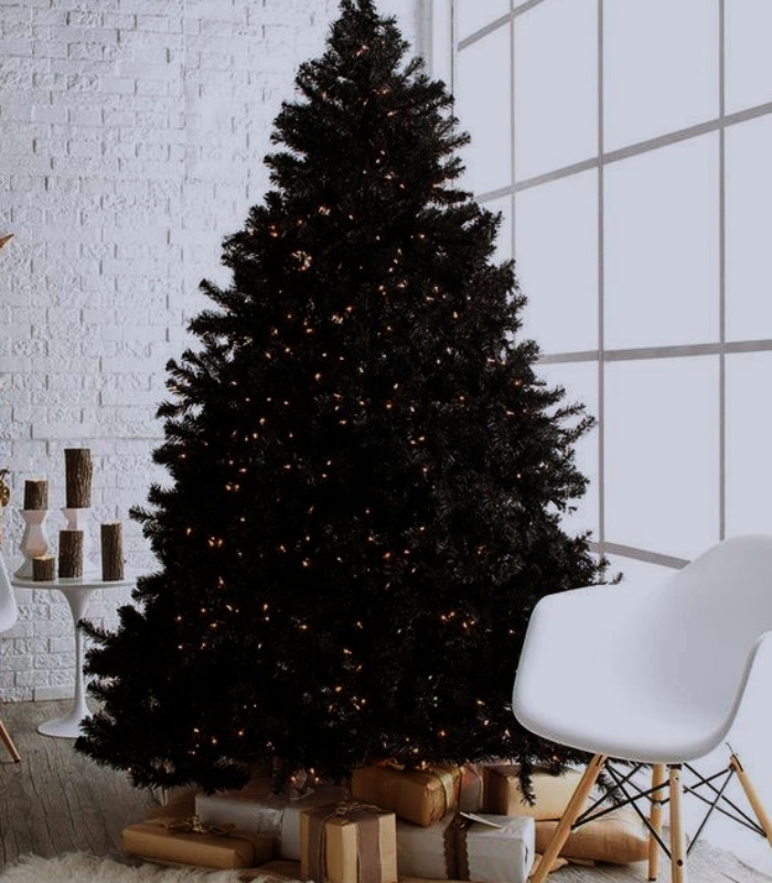 Christmas decorations, lights, pinitos, Christmas trees, spheres, garlands and decorations in black, gray, gold