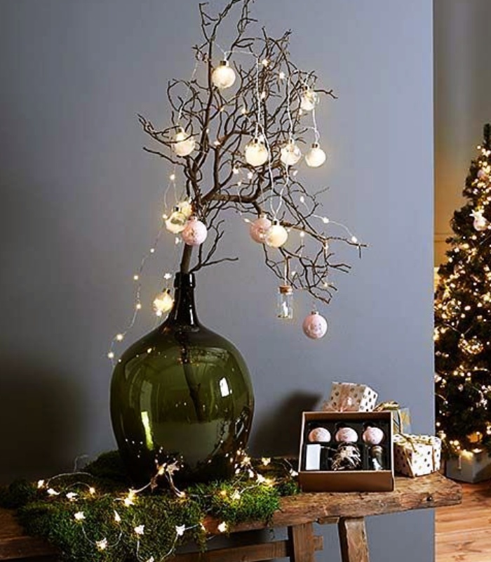 Christmas decorations, lights, pinitos, Christmas trees, spheres, garlands and decorations in black, gray, gold