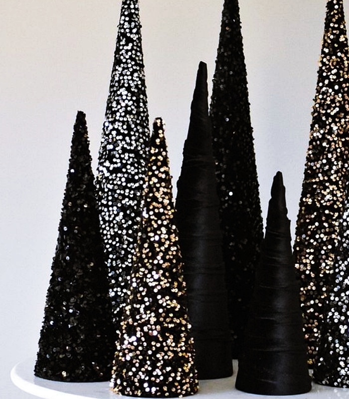 Christmas decorations, lights, pinitos, Christmas trees, spheres, garlands and decorations in black, gray, gold