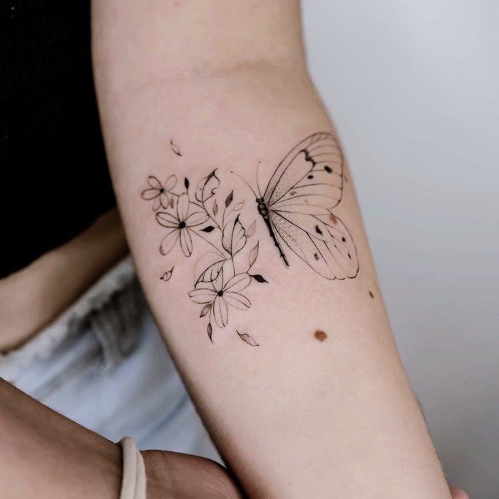 tattoos with fine line design, fine line, one line, single stroke in the shape of a butterfly, flowers, lemons, portraits, animals, hearts