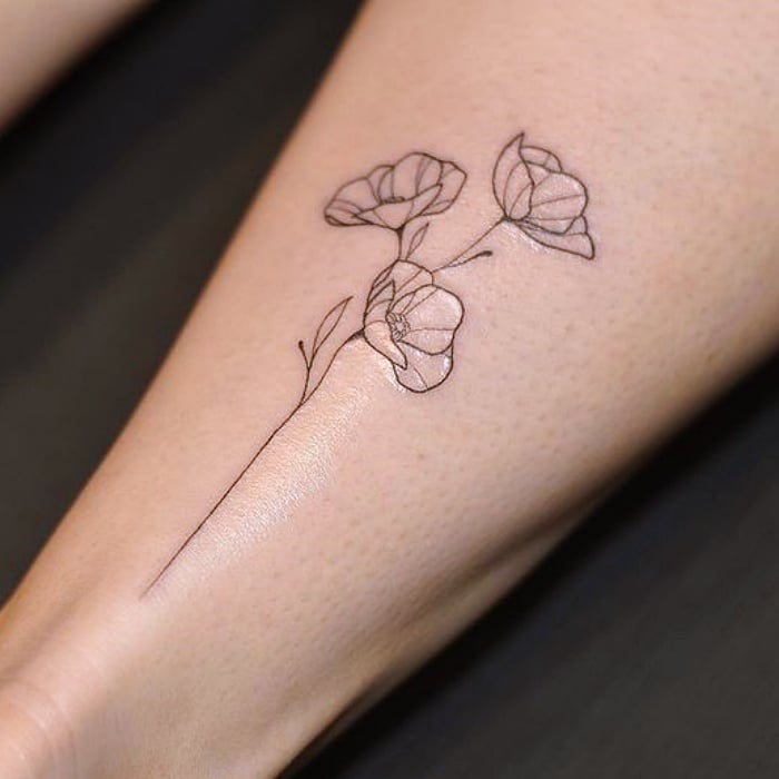 tatuajes con diseño de línea fina, fine line, one line, un solo trazo en forma de mariposa, flores, limones, retratos, animales, corazones