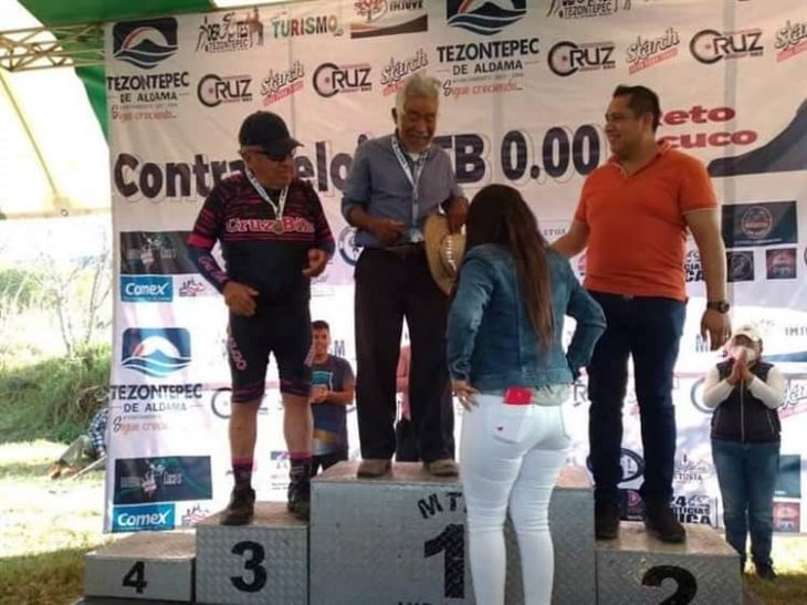 Abuelito ganando una competencia de ciclismo