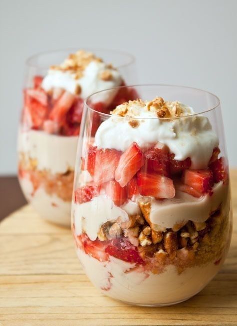 Yogurt with fruit; 13 Breakfasts to start your day with flavor and energy