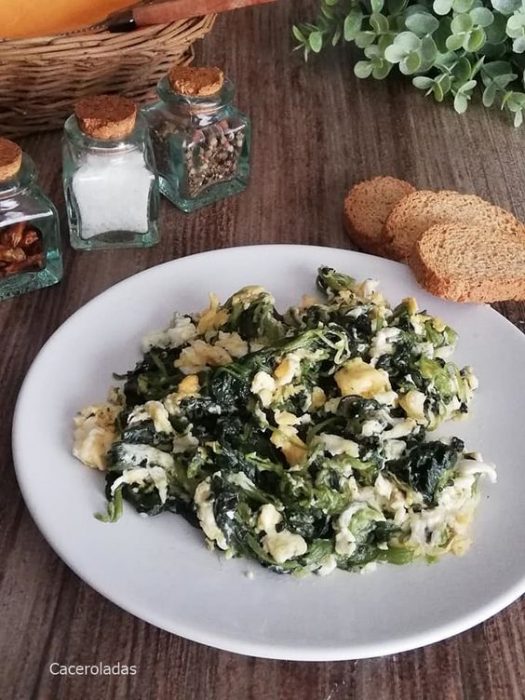 Egg with spinach; 13 Breakfasts to start your day with flavor and energy