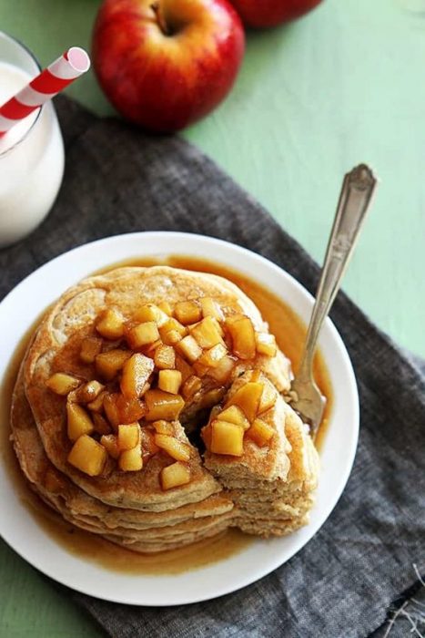 Apple pancakes; 13 Breakfasts to start your day with flavor and energy