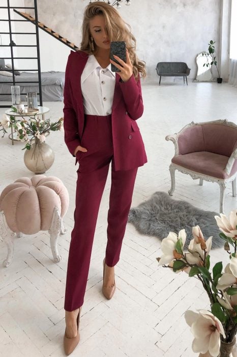 10 Very cute outfits for you to wear your wine-colored clothes