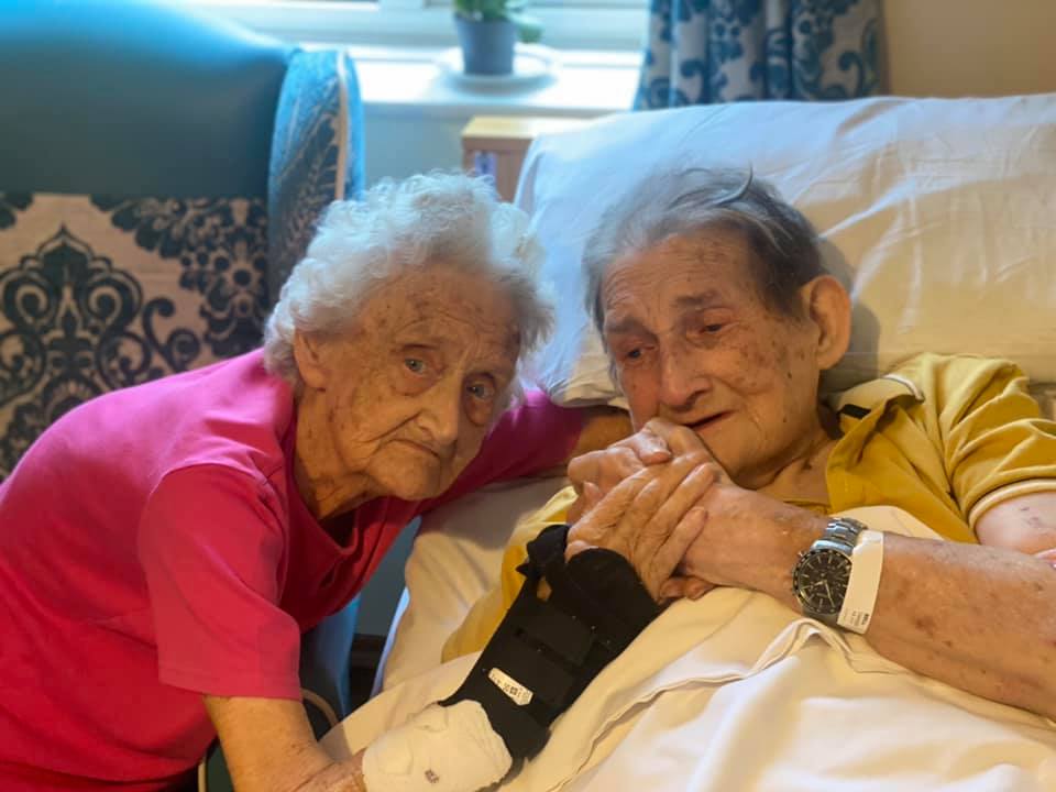 Grandpa couple reunite after 100 days apart