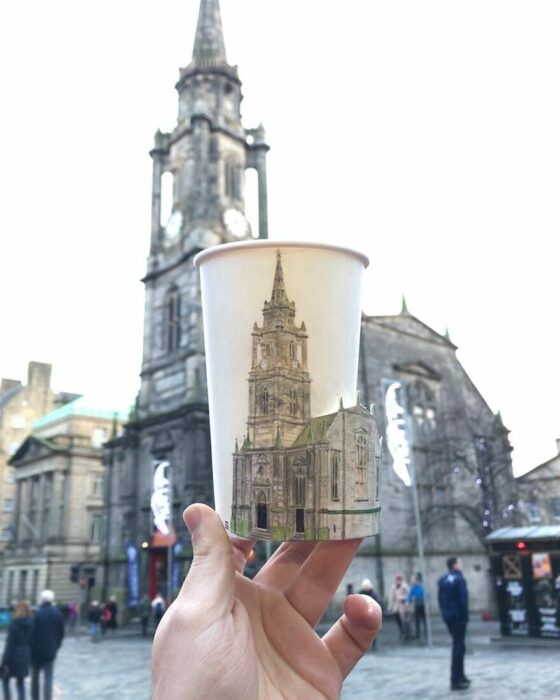 Monument; Artist recreates beautiful works of art in paper cups and the result is beautiful 