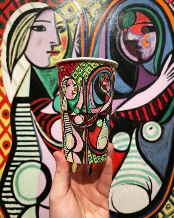 Arte pop ;Artista recrea hermosas obras de arte en vasos de papel y el resultado es bellísimos 