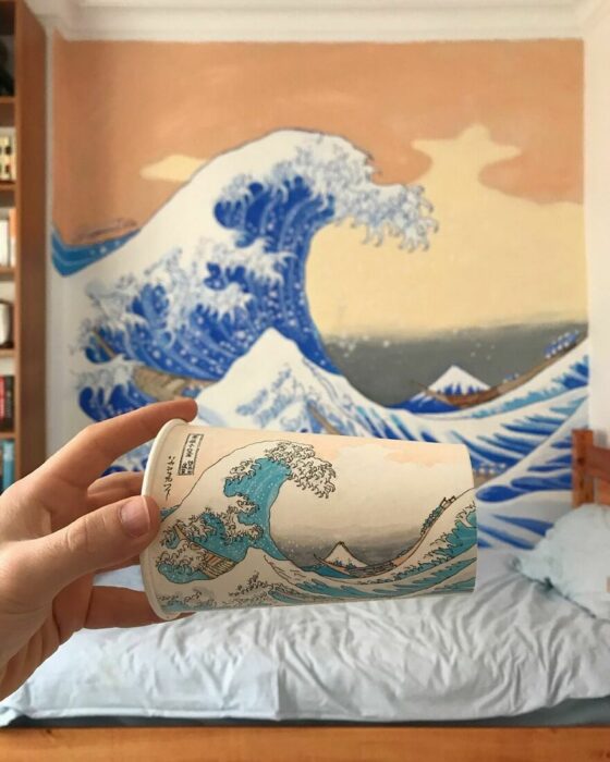 Japanese wave; Artist recreates beautiful works of art in paper cups and the result is beautiful 