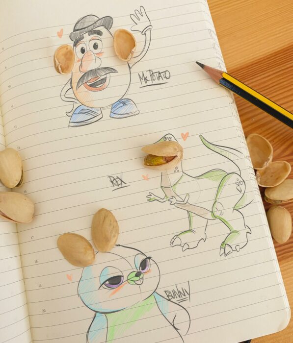 Toy Story ;Artista combina personajes Disney con libreta a rayas y es genial