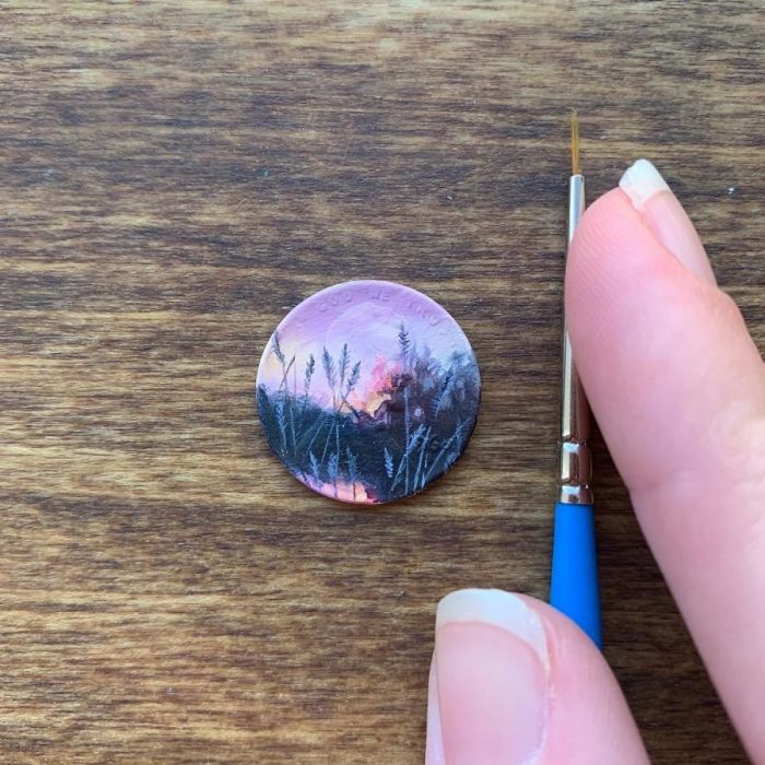 bosque ;Artista crea hermosas obras de arte sobre monedas; merecen su propia galería