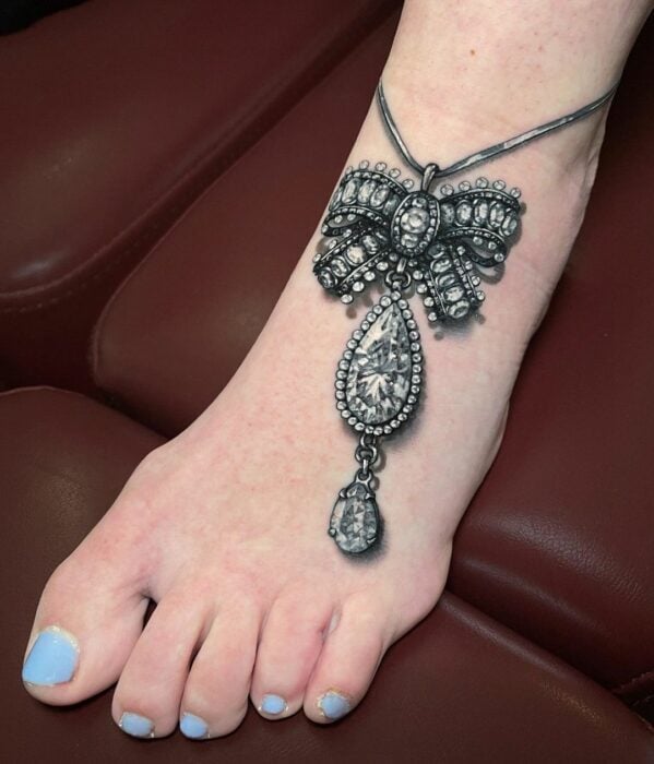 pulsera para pie ;Artista crea hermosos tatuajes de joyas preciosas y vas a querer más de uno