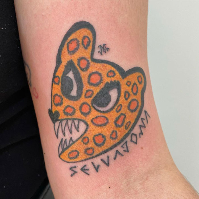 Leopardo ;Esta artista del tatuaje no sabe dibujar pero la gente paga por su trabajo 