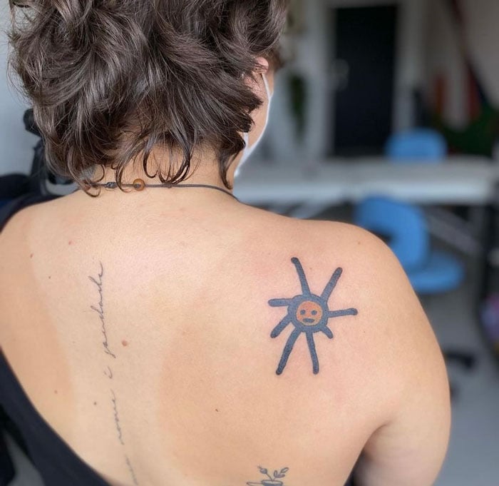 Sol ;Esta artista del tatuaje no sabe dibujar pero la gente paga por su trabajo 