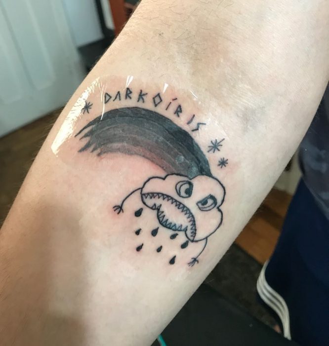 nube ;Esta artista del tatuaje no sabe dibujar pero la gente paga por su trabajo 
