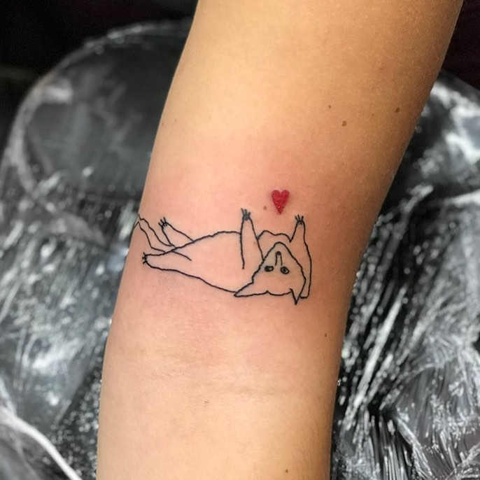 gatito ;Esta artista del tatuaje no sabe dibujar pero la gente paga por su trabajo 