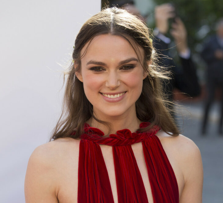 Keira Knightley durante una alfombra roja 