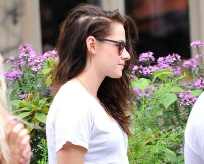 Kristen Stewart caminando por la calle