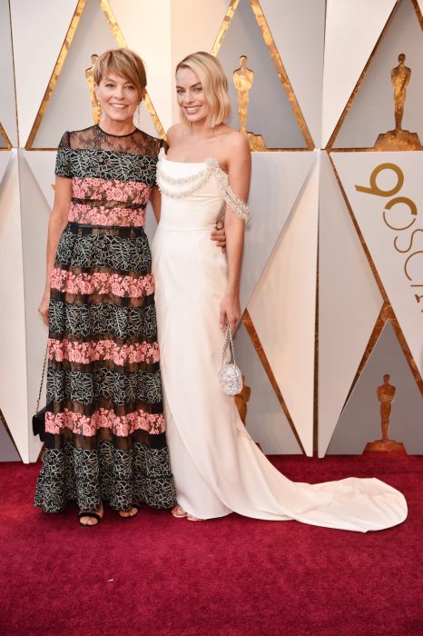 Celebrities who posed with their mothers on the red carpet 