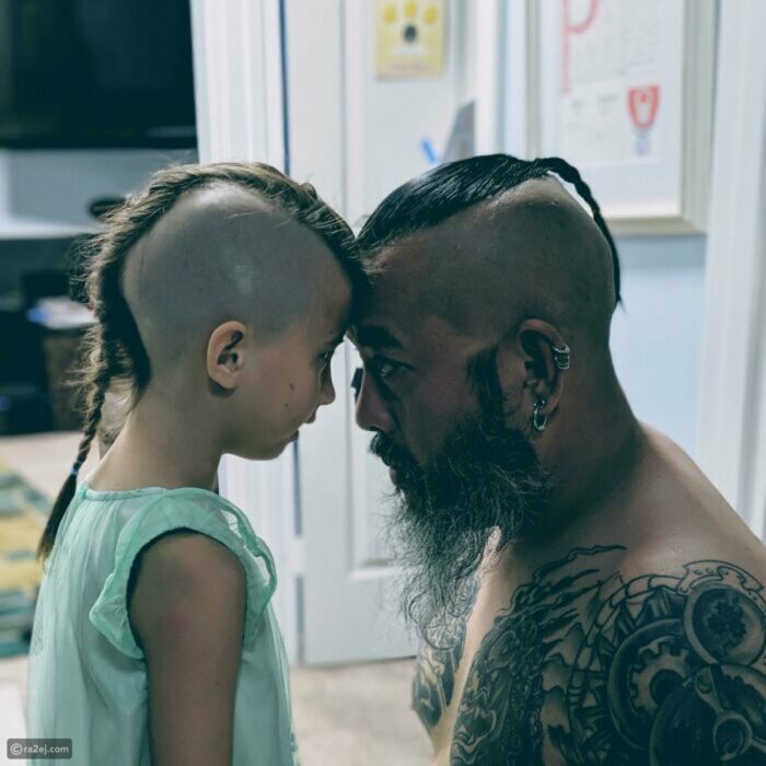 imagen de una niña con el mismo corte de cabello que su papá 