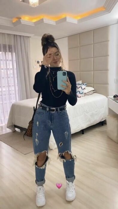 mom jeans rotos ;16 Increíbles atuendos e-girls para chicas atrevidas