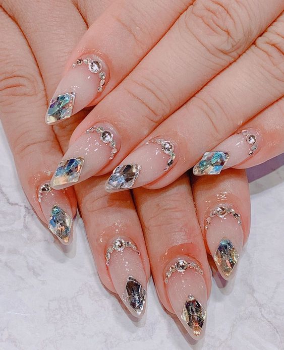 manicura con piedras azules ;Ideas uñas con piedras bonitas