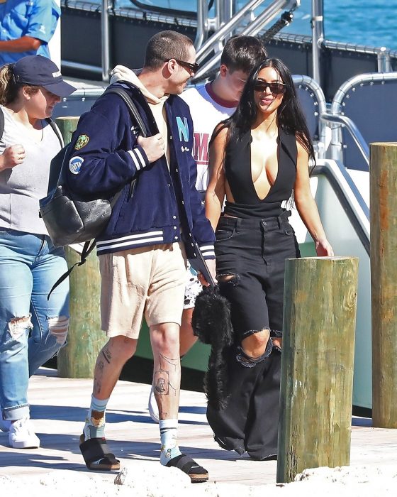 Pete Davidson y Kim Kardashian en las bahamas 