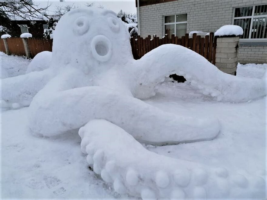 snow figure in the form of a giant octopus with a surprised face