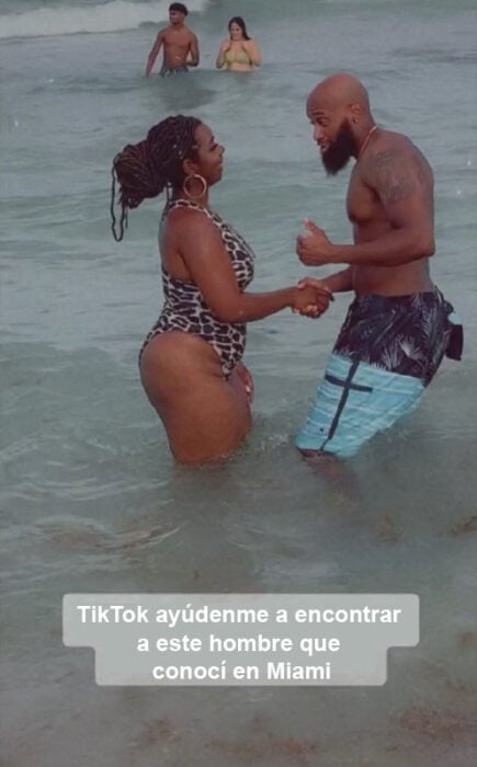 Captura de un vídeo de una chica con un hombre en una playa de Miami