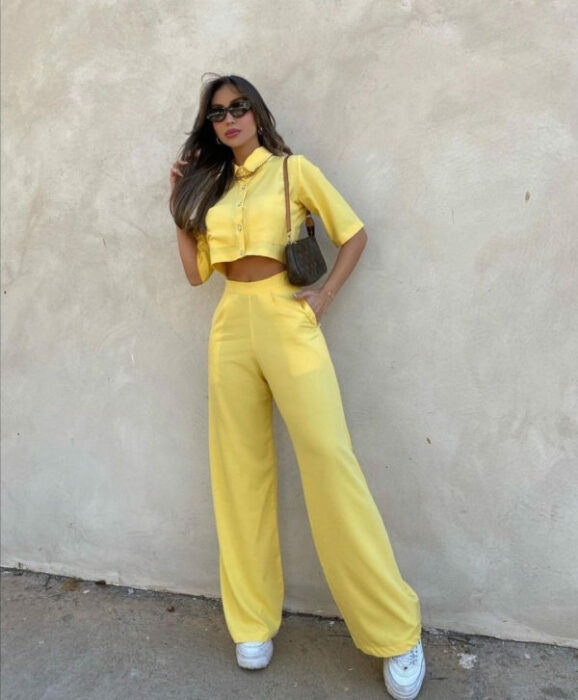 conjunto amarillo ;20 Maneras de llevar tonos neón pastel en tu outfit