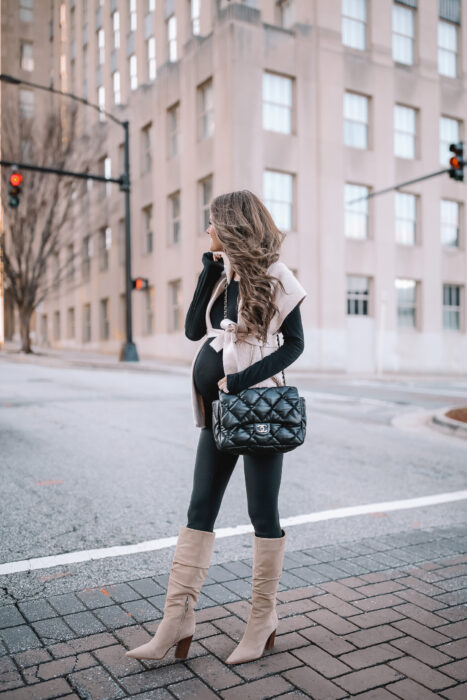 Pregnant girl wearing a comfortable outfit 