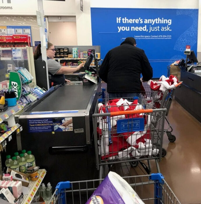 hombre en supermercado ;Personas que nos recuerdan que el mundo está lleno de bondad