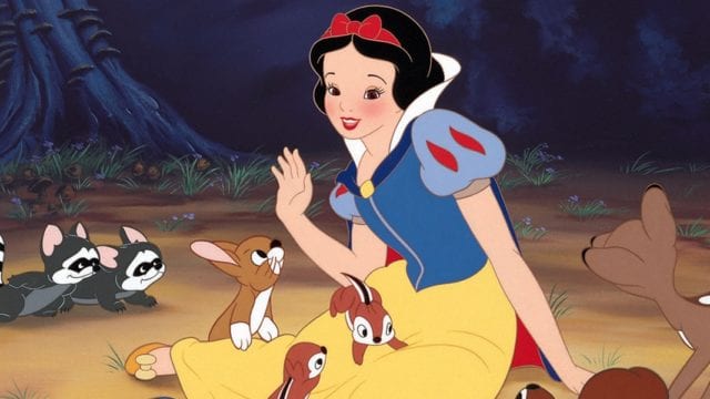 Blancanieves junto a los animalitos 