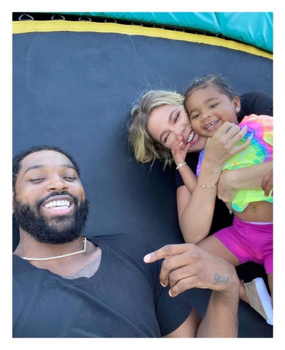 Tristan Thompson junto a Khloe Kardashian y su hija true