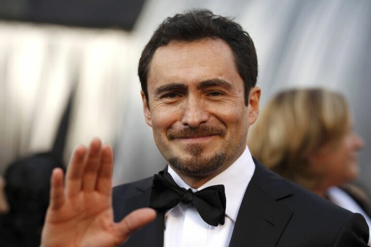 Demián Bichir saludando