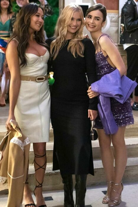 Mindy, Camille y Emily Emily en Paris