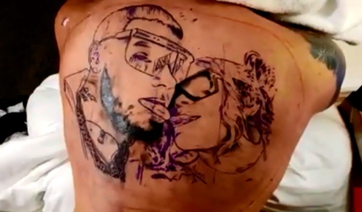 tattoo on the back of Anuel AA with a photo with his ex-girlfriend Karol G
