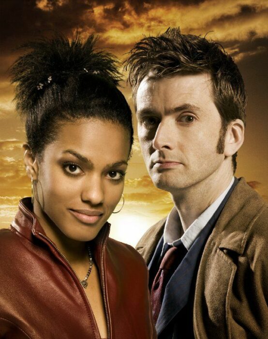 Freema Agyeman y David Tennant en Doctor Who