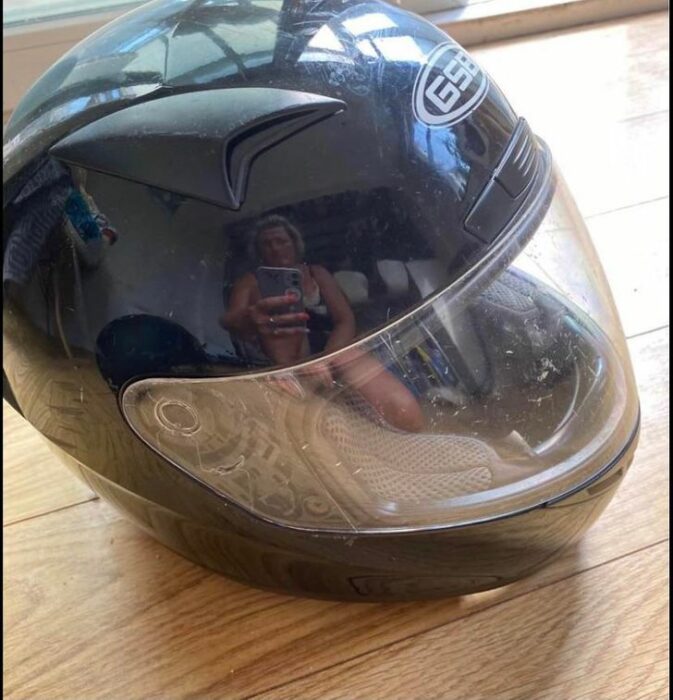 Casco de motocicleta ;13 Nenis cuyas fotos de ventas fueron todo un fracaso