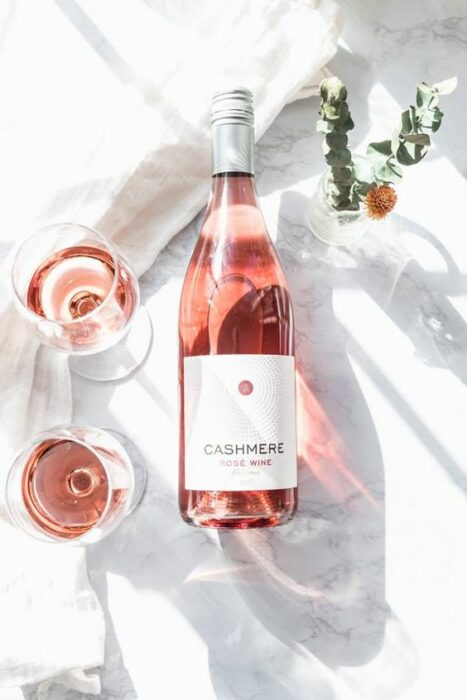 vino rosado ;13 Regalitos para ser tu propio Cupido este San Valentín 