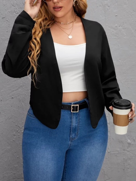 blazer con crop top y jeans