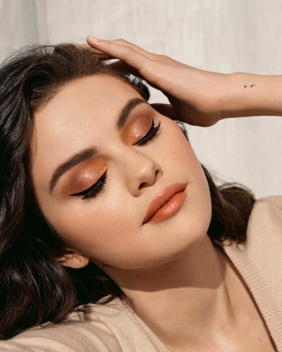 Selena Gómez talks about the effects of putting on makeup since she was a child