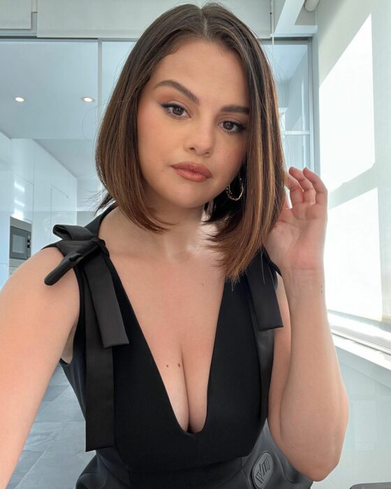 Selena Gómez talks about the effects of putting on makeup since she was a child