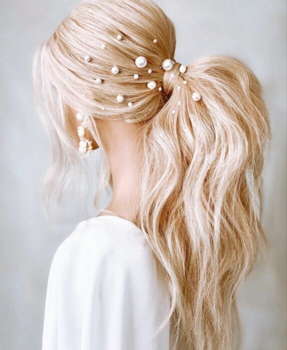 perlas en el cabello