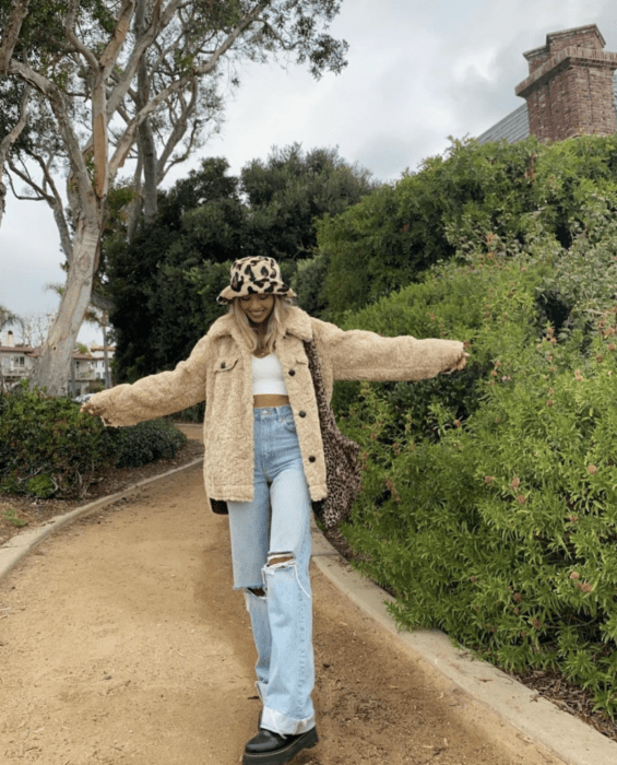 outfit casual bucket hat o sombrero de pescador