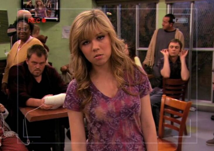 Sam de iCarly con cara de desagrado 