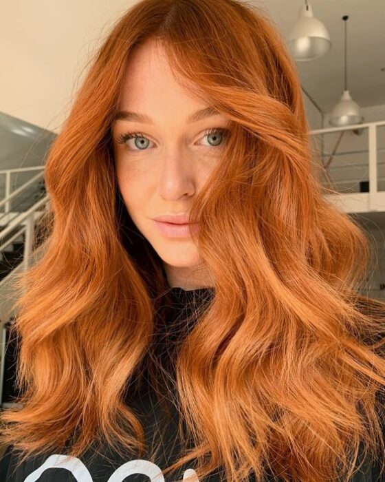 cabello en tono naranja ;Pumpkin spice, el tinte naranja que te enamorará a primera vista 