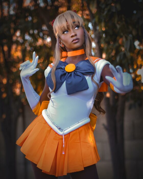 Sailor Venus; Create beautiful cosplay of the Sailor Scouts and the result is divine 